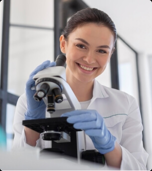 Vrouwelijke lab medewerker